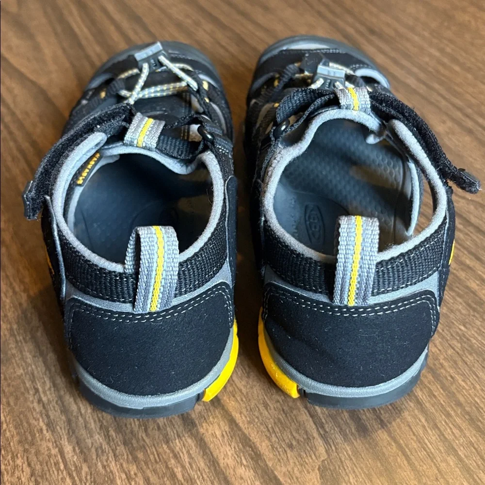 Keen Size 4 Black Gray Yellow Newport H2 Sandals